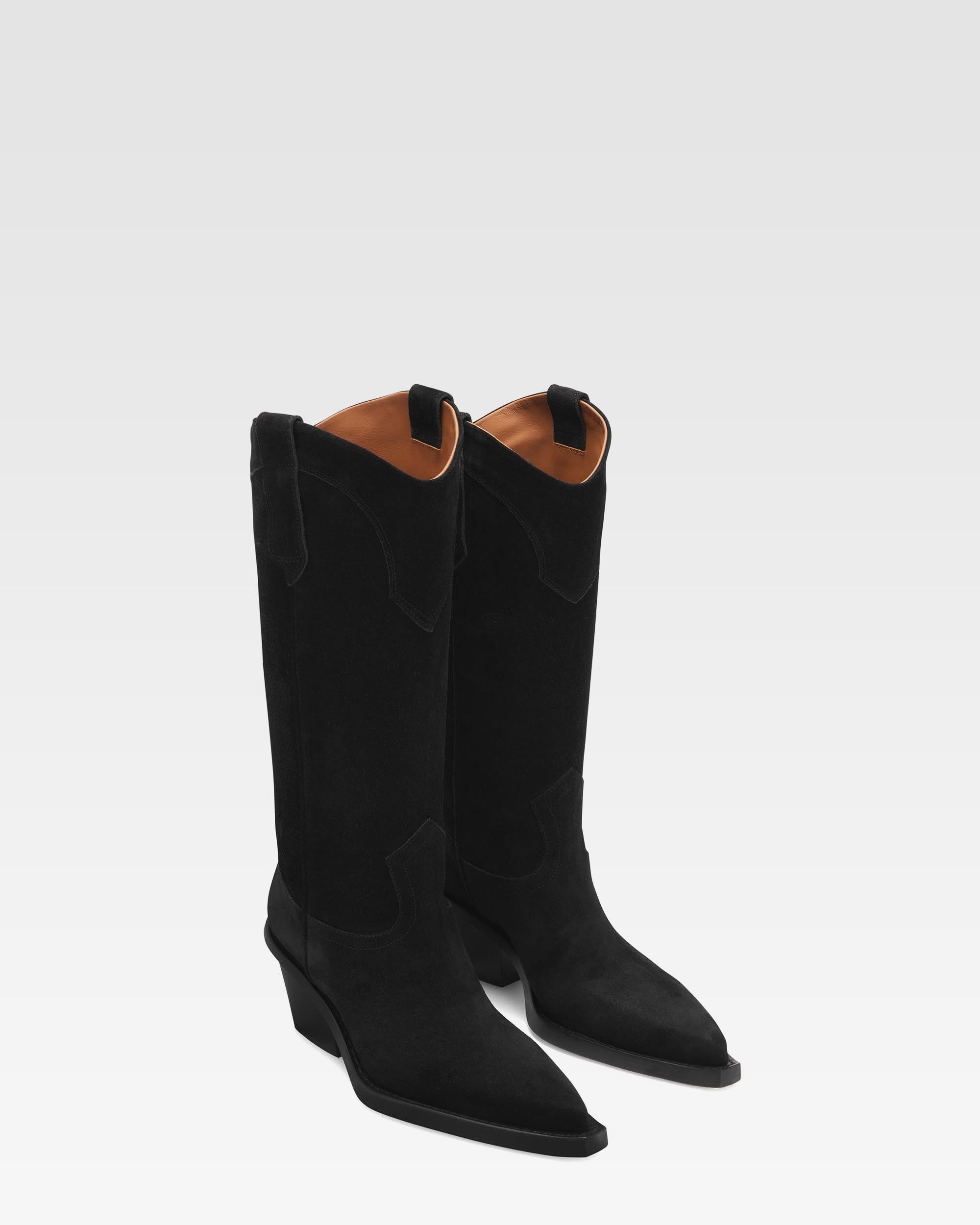 Bot'in en ante de piel de becerro negro con tac'on de 60 mm