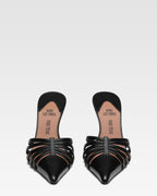 Mule con aberturas de piel negra