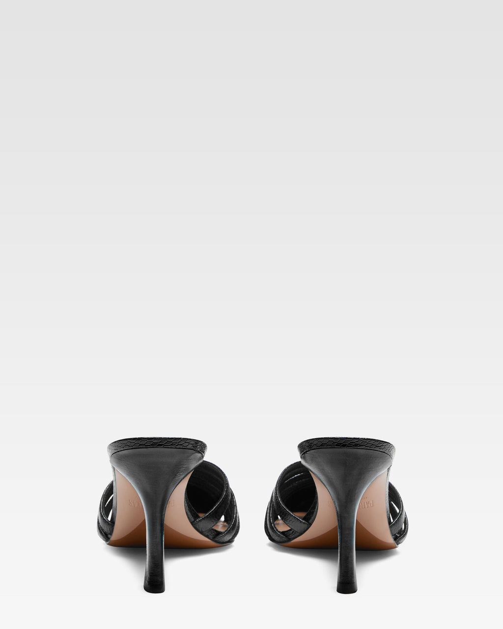 Mule con aberturas de piel negra