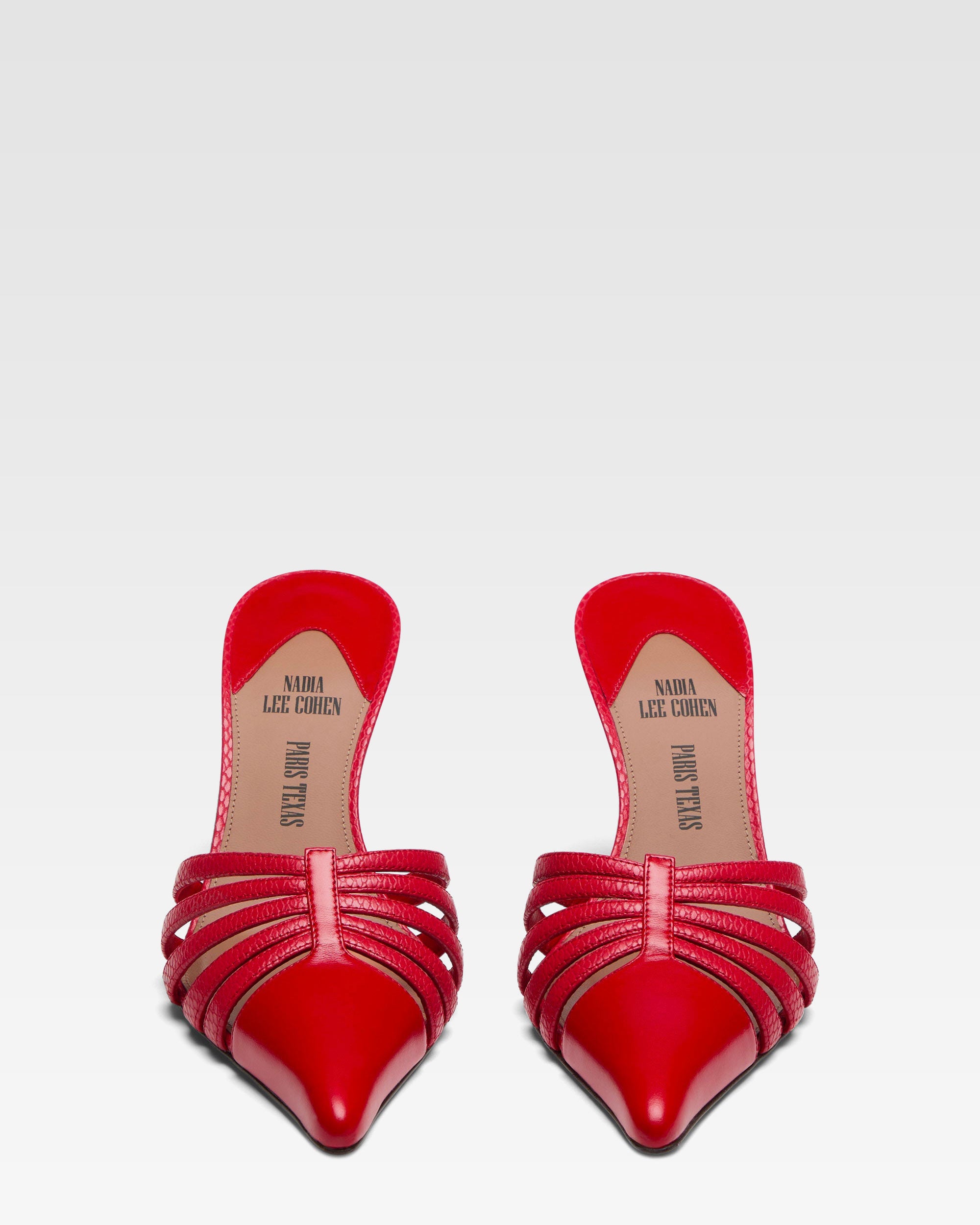 Mule en cuir rouge a decoupes