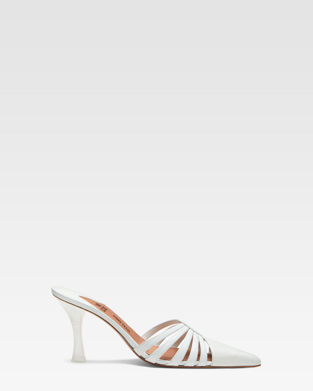 Mule con aberturas de piel blanca