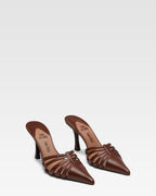 Mule con aberturas de piel marron