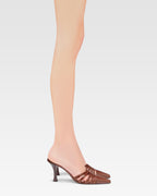 Mule con aberturas de piel marron